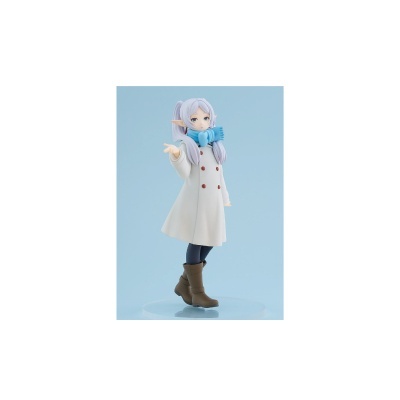 Figura colecionável de personagem anime com casaco branco e cachecol azul.