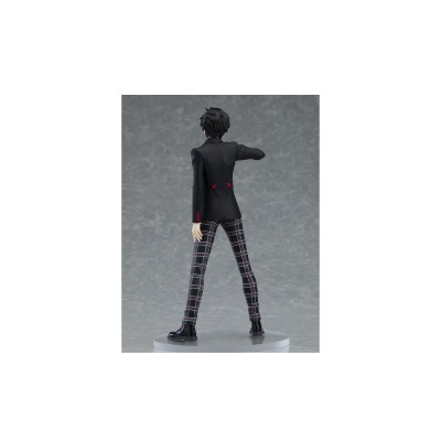 Figura de ação masculina de costas com casaco preto e calças xadrez.