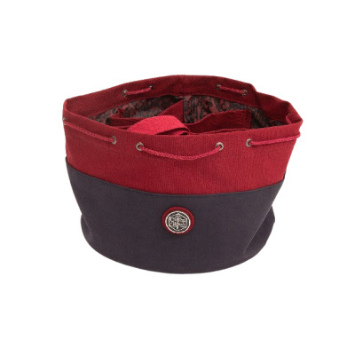 Mala saco em tecido vermelho e azul escuro com cordão vermelho e selo Central Rock