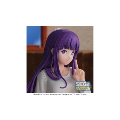 Figura colecionável de personagem feminina com cabelo roxo e camisa branca