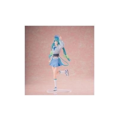 Figura colecionável de personagem feminina com roupa azul e cinza em fundo rosa