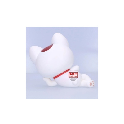 Figura decorativa de gato branco deitado com detalhes vermelhos em fundo cinza