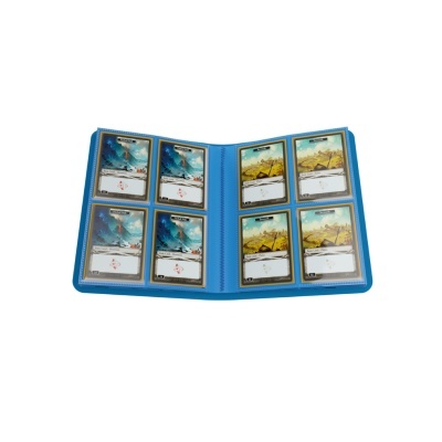 Álbum azul aberto com cartas colecionáveis em bolsos transparentes