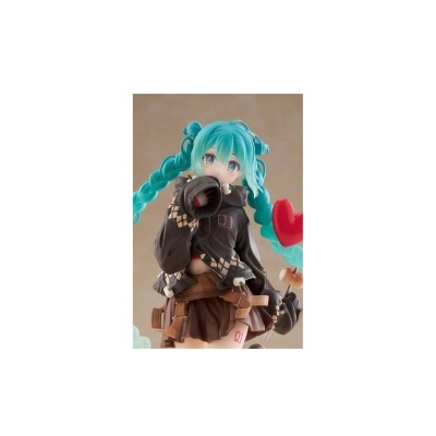 Figura de personagem anime com cabelo azul de tranças e roupa preta e marrom segurando balão vermelho