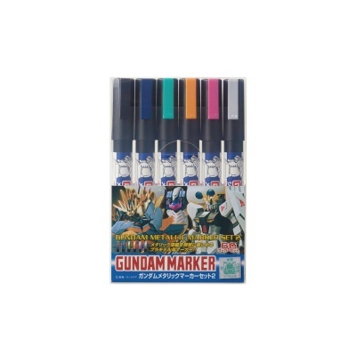 Conjunto de marcadores metálicos Gundam com seis cores e embalagem com robôs Gundam.