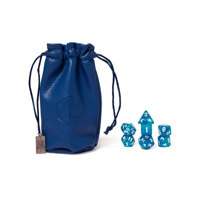 Bolsa azul de couro com dados azuis translúcidos ao lado.