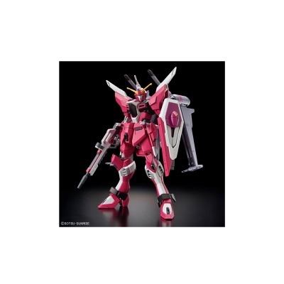 Figura de robô mecânico vermelho e branco com armas