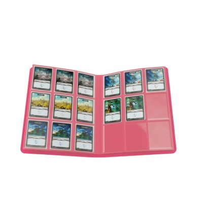 Pasta rosa aberta com cartas de jogo de fantasia em slots transparentes