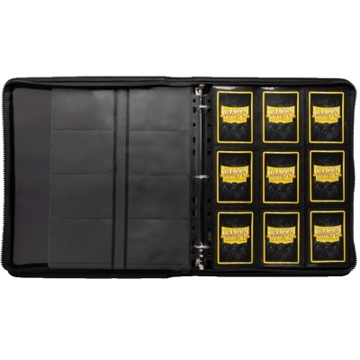 Estojos de cartas abertas com nove cartas de jogo Warcraft Trading Card Game