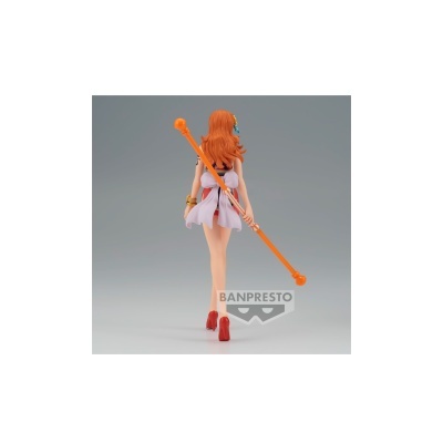 Figura ação mulher cabelo laranja vestido branco bastão laranja sapatos vermelhos