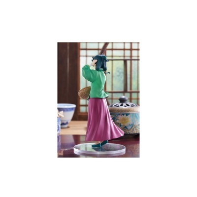 Estatueta de figura feminina a usar camisa verde e saia rosa