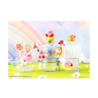 Miniaturas coloridas de Kirby com pequenos guarda-sóis em fundo com arco-íris e flores.
