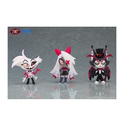 Figuras de ação coloridas em fundo cinzento