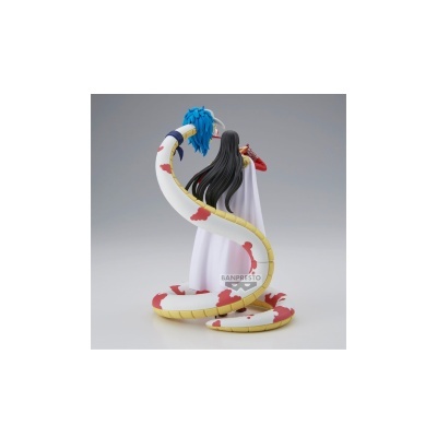 Figura de personagem com capa branca e serpente vermelha e branca
