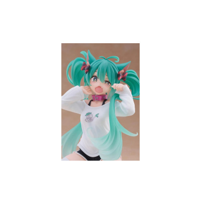 Figura colecionável de personagem anime com cabelo verde e orelhas de gato