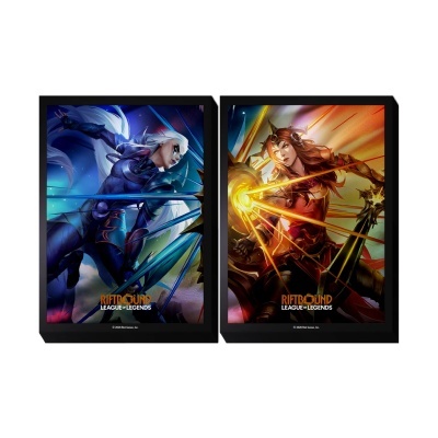 Dois quadros decorativos com personagens femininas de fantasia em ação, uma em azul com cabelo branco e outra em vermelho com cabelo ruivo.