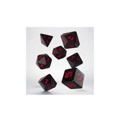 Conjunto de dados de RPG preto com números vermelhos