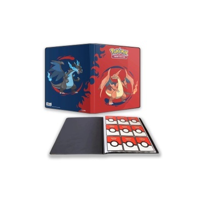 Estojo preto com cartas de Pokémon e capa vermelha e azul com dragões Charizard.