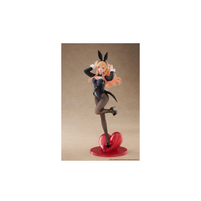 Estatueta anime de mulher em traje coelhinha preto com cabelo laranja e loiro