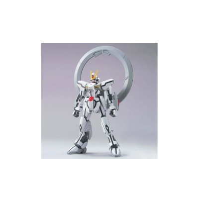 Figura robô articulada branca com detalhes coloridos e anel circular