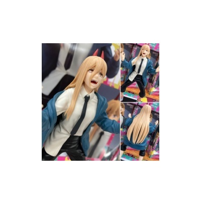 Figura colecionável de personagem anime loira com roupa formal em caixa