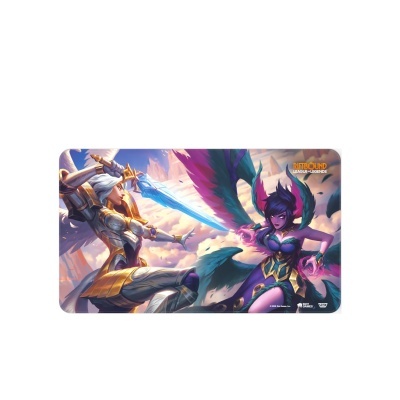 Tapete de jogo com imagem de personagens de fantasia e texto INTRIGUE WAKING LEGENDS
