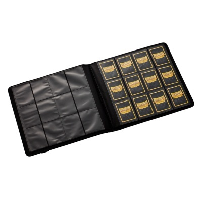 Estojo preto com bolsos para cartões colecionáveis contendo cartões Pokemon amarelos.