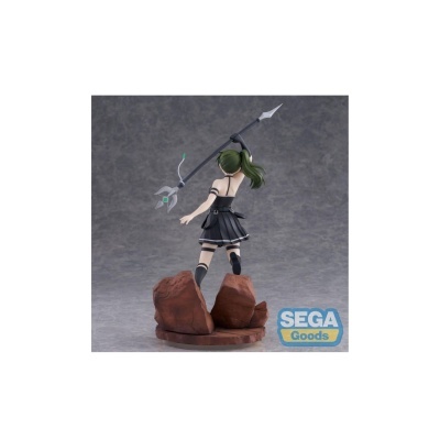 Figura colecionável de personagem feminina com roupa preta e arma longa em base de rochas.