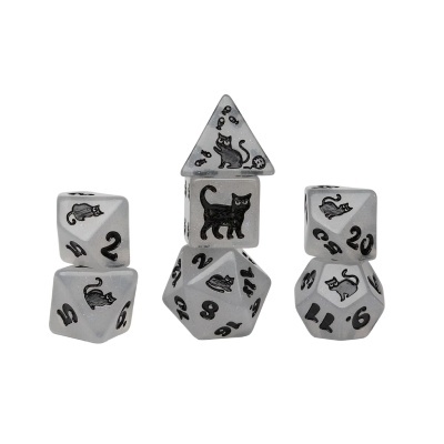 Dados translúcidos cinzentos com ilustrações de gatos e números pretos
