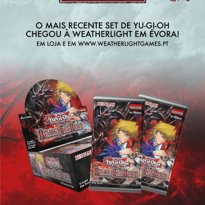 Caixa e pacotes de cartas Yu-Gi-Oh Beyond The Brave com personagem animado e dragão