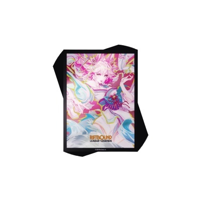 Almofada preta com ilustração colorida de personagem de jogo.