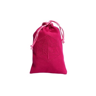 Saco de veludo rosa com bordado Critical Role e cordão rosa.
