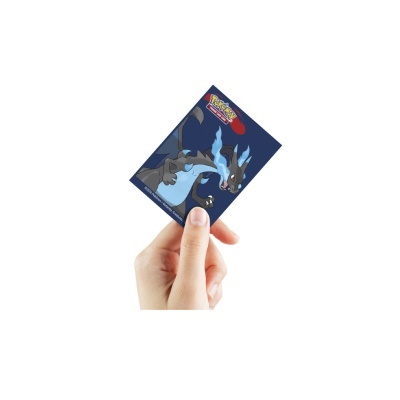 Cartão Pokémon Charizard Preto com texto oficial do jogo de cartas