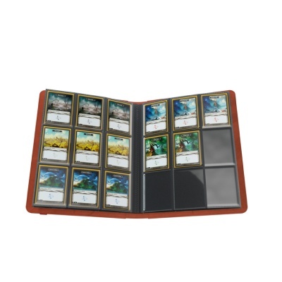 Porta-cards aberto em pele sintética castanha com cartas colecionáveis visíveis