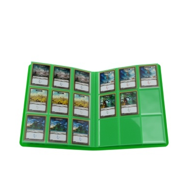 Álbum verde com cartas de jogo colecionáveis em bolsos transparentes