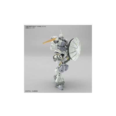 Figura articulada de robô branco com escudo e lança