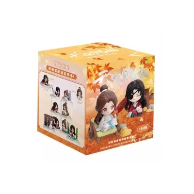 Caixa de figuras de bonecos estilo anime com tema outonal