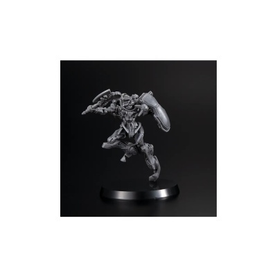 Figura colecionável cinzenta de robô futurista numa base preta