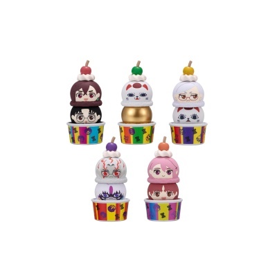Conjuntos de mini bonecos empilhados com rostos de personagens, cerejas coloridas e copos coloridos com texto DAN DAN