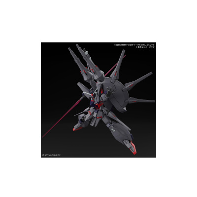 Figura robótica cinzenta e vermelha com armas e escudo circular