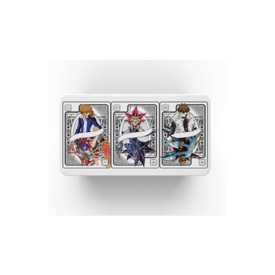 Três cartas de baralho com personagens ilustrados coloridos