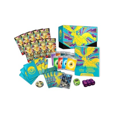 Conjunto de cartas Pokémon Mega Evolution Ascended Heroes e acessórios em fundo branco