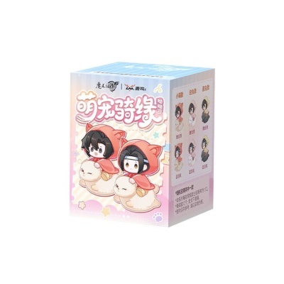 Embalagem de brinquedo anime com personagens e animais em capas vermelhas