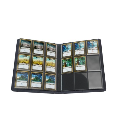 Álbum aberto com cartões colecionáveis de fantasia