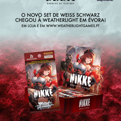Cartas de jogo Weiss Schwarz NIKKE GODDESS OF VICTORY e texto promocional em fundo vermelho