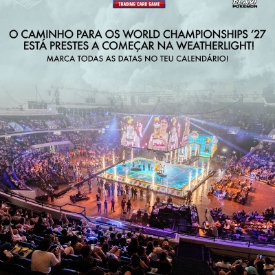 Anfiteatro cheio com palco iluminado e anúncio de Pokémon World Championships 27