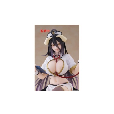 Figura de boneca anime com roupa de enfermeira e chifres creme.