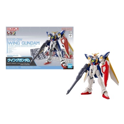 Modelo Gunpla Wing Gundam montado com armadura azul, branca, vermelha e amarela, arma e escudo.