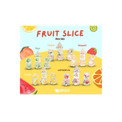 Dados transparentes com padrões de frutas coloridas no interior, com texto FRUIT SLICE Dice Sets e logo SIRIUS