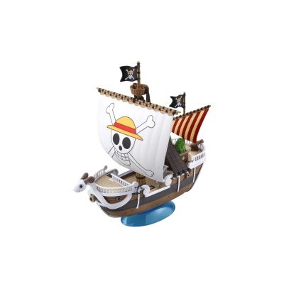 Barco pirata de brinquedo com vela branca com caveira e chapéu amarelo e vermelho